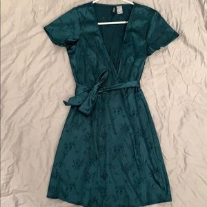 H&M Dresses - Green satin dress w/ floral pattern H&M Dresses - Green satin dress w/ floral pattern